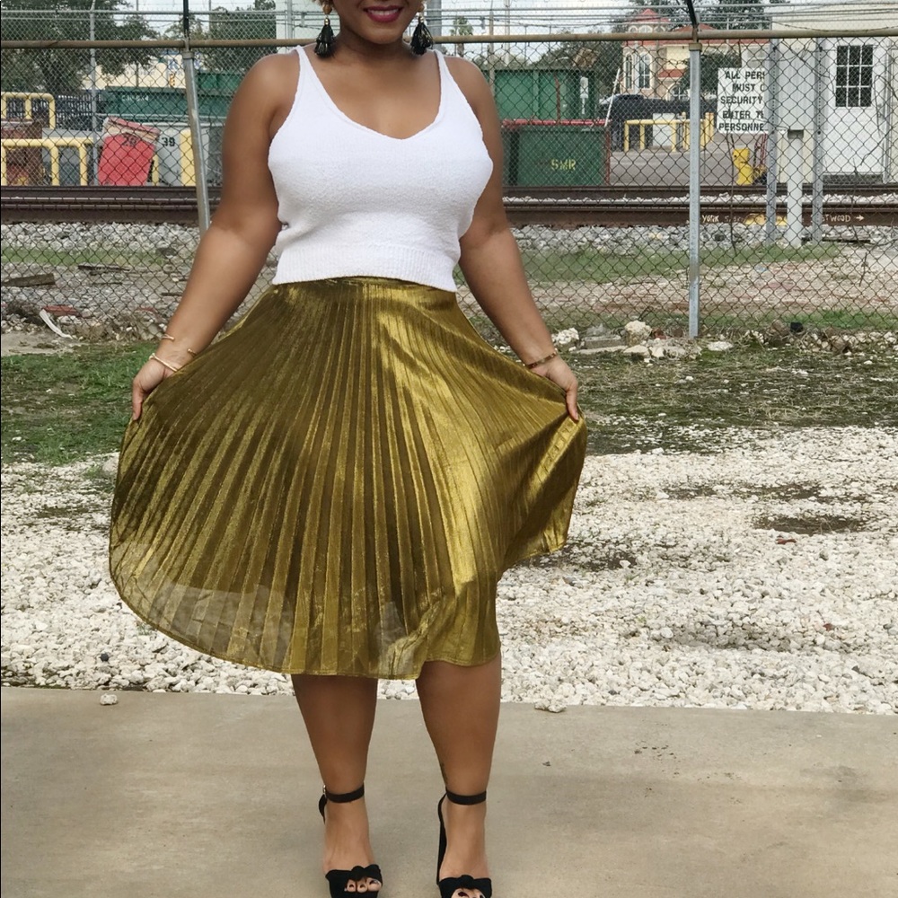 Gold shimmer pleated skirt